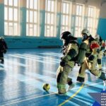 Тобольские пожарные сыграли в футбол в боевой экипировке 